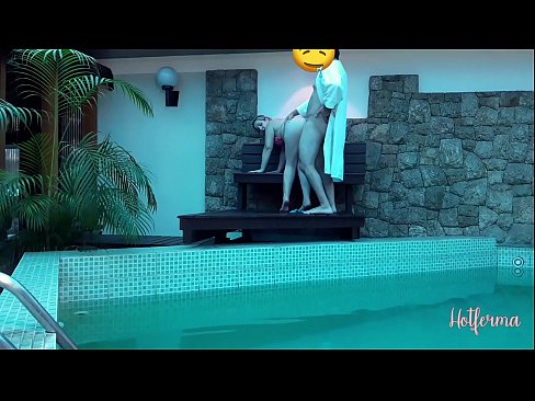 ❤️ Patron hizmetçiyi havuza davet eder ama bir sıcağa dayanamaz ❌ Porno fb bizde ☑