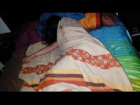 ❤️ Üvey oğul, genç üvey annesini uyurken azarlıyor. ❌ Porno fb bizde ☑